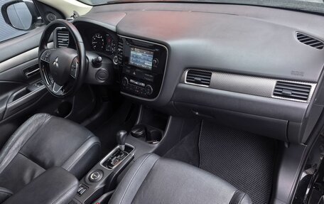 Mitsubishi Outlander III рестайлинг 3, 2015 год, 1 999 000 рублей, 11 фотография