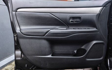 Mitsubishi Outlander III рестайлинг 3, 2015 год, 1 999 000 рублей, 12 фотография