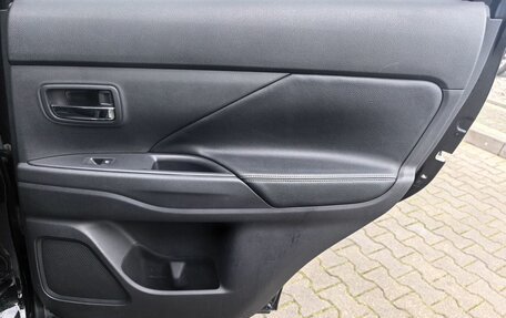 Mitsubishi Outlander III рестайлинг 3, 2015 год, 1 999 000 рублей, 15 фотография