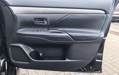 Mitsubishi Outlander III рестайлинг 3, 2015 год, 1 999 000 рублей, 13 фотография