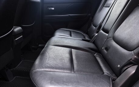 Mitsubishi Outlander III рестайлинг 3, 2015 год, 1 999 000 рублей, 17 фотография
