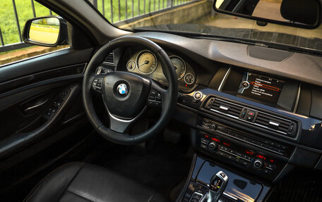 BMW 5 серия, 2013 год, 1 575 000 рублей, 10 фотография