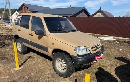 Chevrolet Niva I рестайлинг, 2004 год, 220 000 рублей, 1 фотография