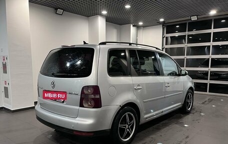 Volkswagen Touran III, 2010 год, 584 000 рублей, 3 фотография