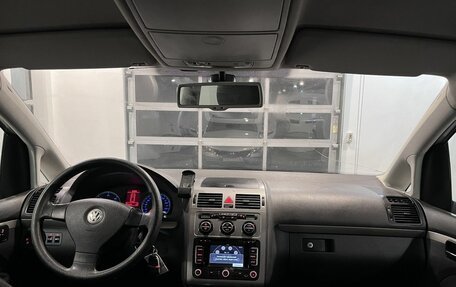 Volkswagen Touran III, 2010 год, 584 000 рублей, 9 фотография