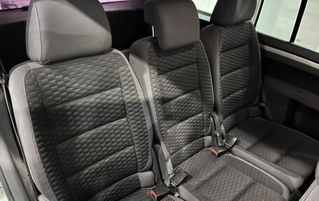 Volkswagen Touran III, 2010 год, 584 000 рублей, 31 фотография