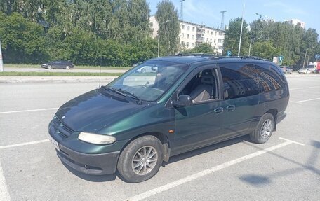 Chrysler Town & Country III, 1996 год, 480 000 рублей, 2 фотография