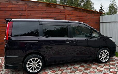 Toyota Noah III, 2015 год, 2 100 000 рублей, 4 фотография