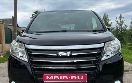 Toyota Noah III, 2015 год, 2 100 000 рублей, 10 фотография