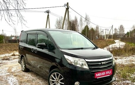 Toyota Noah III, 2015 год, 2 100 000 рублей, 2 фотография