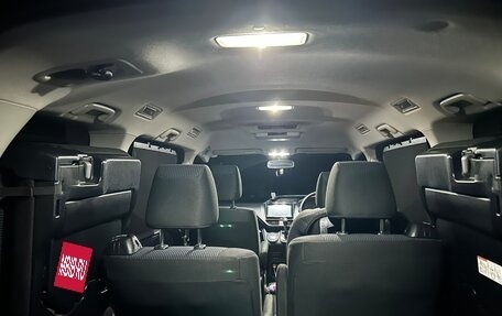 Toyota Noah III, 2015 год, 2 100 000 рублей, 13 фотография