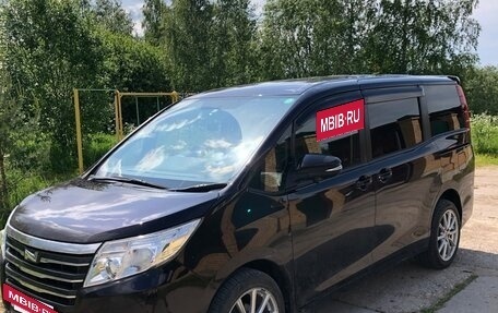 Toyota Noah III, 2015 год, 2 100 000 рублей, 15 фотография