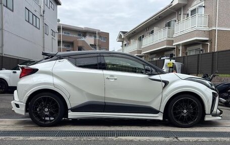 Toyota C-HR I рестайлинг, 2021 год, 1 800 000 рублей, 4 фотография