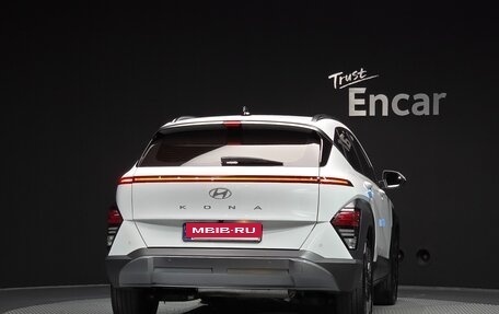 Hyundai Kona, 2023 год, 2 600 000 рублей, 4 фотография