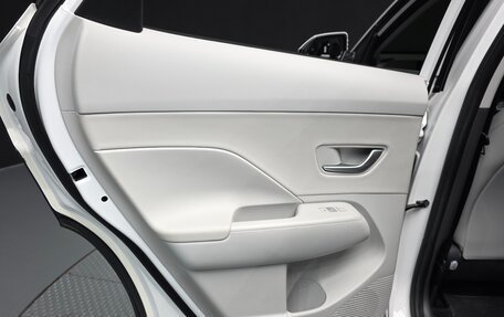 Hyundai Kona, 2023 год, 2 600 000 рублей, 21 фотография