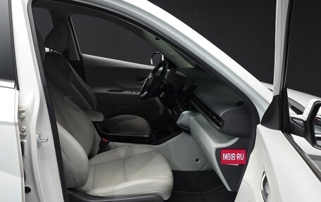 Hyundai Kona, 2023 год, 2 600 000 рублей, 24 фотография