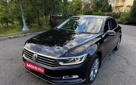 Volkswagen Passat B8 рестайлинг, 2015 год, 1 850 000 рублей, 2 фотография