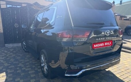 Toyota Land Cruiser 200, 2016 год, 3 990 000 рублей, 9 фотография