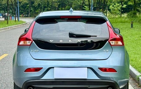 Volvo V40 II рестайлинг, 2019 год, 1 040 000 рублей, 10 фотография