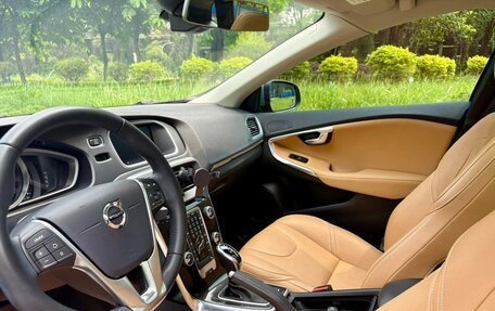 Volvo V40 II рестайлинг, 2019 год, 1 040 000 рублей, 13 фотография