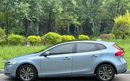 Volvo V40 II рестайлинг, 2019 год, 1 040 000 рублей, 5 фотография