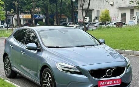 Volvo V40 II рестайлинг, 2019 год, 1 040 000 рублей, 4 фотография