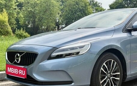 Volvo V40 II рестайлинг, 2019 год, 1 040 000 рублей, 2 фотография