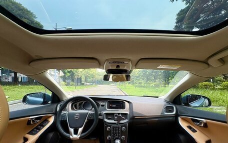Volvo V40 II рестайлинг, 2019 год, 1 040 000 рублей, 14 фотография