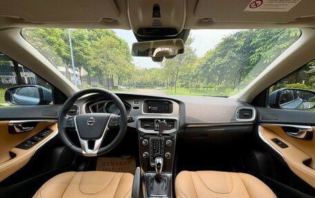 Volvo V40 II рестайлинг, 2019 год, 1 040 000 рублей, 15 фотография