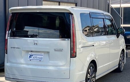 Honda Stepwgn, 2023 год, 2 310 000 рублей, 4 фотография