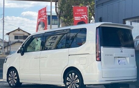 Honda Stepwgn, 2023 год, 2 310 000 рублей, 6 фотография