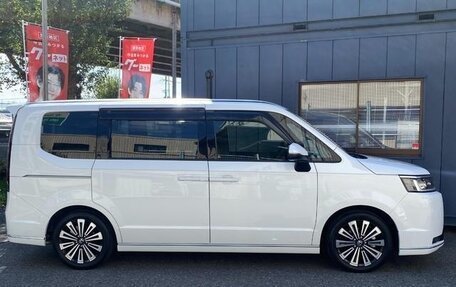 Honda Stepwgn, 2023 год, 2 310 000 рублей, 7 фотография