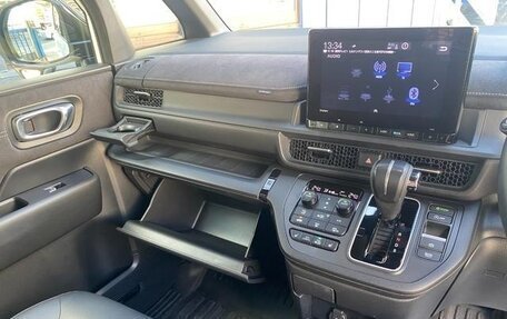 Honda Stepwgn, 2023 год, 2 310 000 рублей, 18 фотография