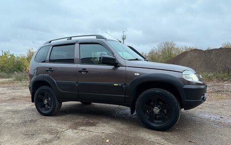 Chevrolet Niva I рестайлинг, 2017 год, 729 799 рублей, 3 фотография