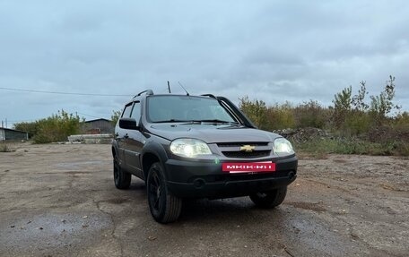 Chevrolet Niva I рестайлинг, 2017 год, 729 799 рублей, 2 фотография