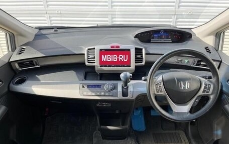 Honda Freed I, 2015 год, 833 000 рублей, 15 фотография