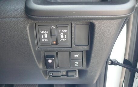 Honda Stepwgn, 2023 год, 2 292 000 рублей, 15 фотография