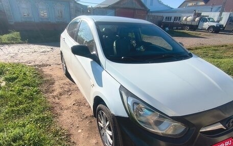 Hyundai Solaris II рестайлинг, 2013 год, 550 000 рублей, 2 фотография
