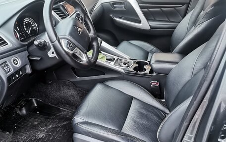 Mitsubishi Pajero Sport III рестайлинг, 2018 год, 2 950 000 рублей, 7 фотография