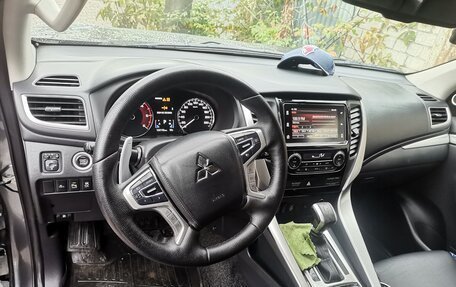 Mitsubishi Pajero Sport III рестайлинг, 2018 год, 2 950 000 рублей, 5 фотография