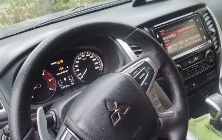 Mitsubishi Pajero Sport III рестайлинг, 2018 год, 2 950 000 рублей, 6 фотография