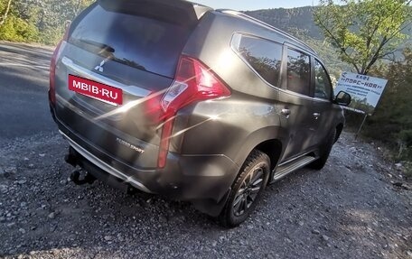 Mitsubishi Pajero Sport III рестайлинг, 2018 год, 2 950 000 рублей, 2 фотография