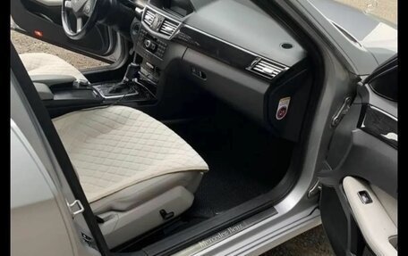 Mercedes-Benz E-Класс, 2010 год, 1 200 000 рублей, 5 фотография