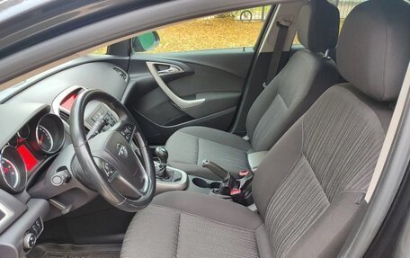 Opel Astra J, 2011 год, 570 000 рублей, 8 фотография