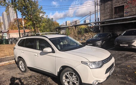 Mitsubishi Outlander III рестайлинг 3, 2013 год, 1 050 000 рублей, 3 фотография