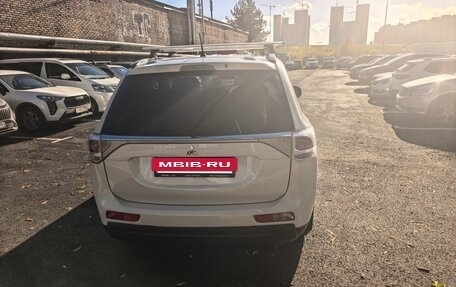 Mitsubishi Outlander III рестайлинг 3, 2013 год, 1 050 000 рублей, 8 фотография