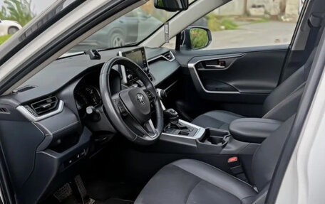 Toyota RAV4, 2021 год, 3 000 000 рублей, 6 фотография