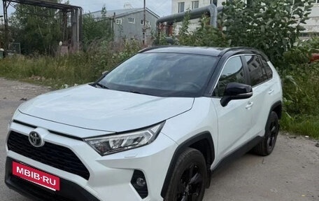 Toyota RAV4, 2021 год, 3 000 000 рублей, 3 фотография