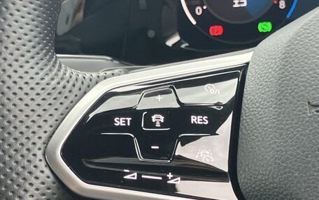 Volkswagen Golf VIII, 2024 год, 1 650 000 рублей, 10 фотография