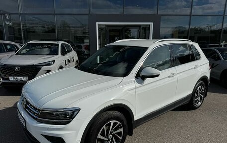 Volkswagen Tiguan II, 2018 год, 2 810 000 рублей, 2 фотография